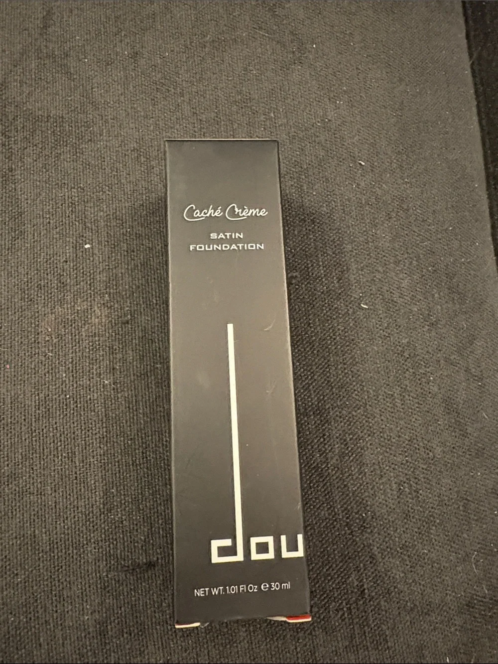 Doucce Satin Foundation - Black